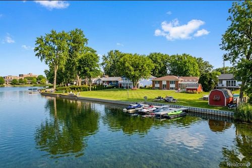 915 James K Blvd, Pontiac, MI, 48341-1814 | Card Image