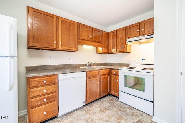 121WestviewDr_kitch close | Image 6