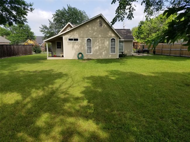 Large backyard | Image 16