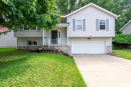 5809 Hillandale Rd, Davenport, IA, 52806-2740 | Card Image