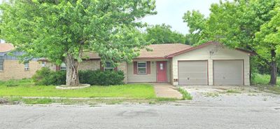 1317 N Mary Street, House other with 4 bedrooms, 2 bathrooms and null parking in Comanche TX | Image 2