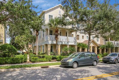 116 W Thatch Palm Circle, Townhouse with 3 bedrooms, 2 bathrooms and null parking in Jupiter FL | Image 2