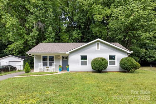 5724 Lawnmeadow Dr, Charlotte, NC, 28216-2139 | Card Image
