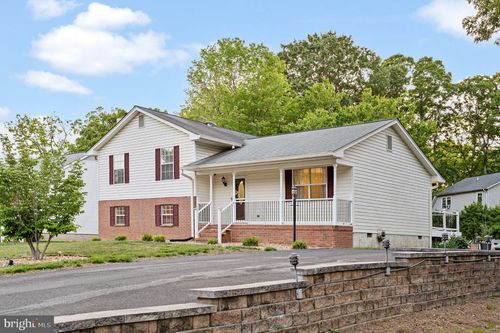 95 Devonne Dr, Fredericksburg, VA, 22407-1693 | Card Image