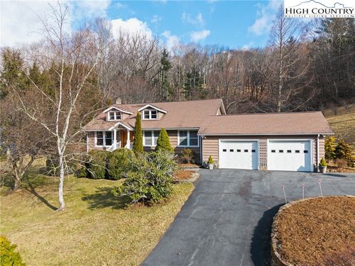 211 Possum Holllow Road, Blowing Rock, NC, 28605 | Card Image