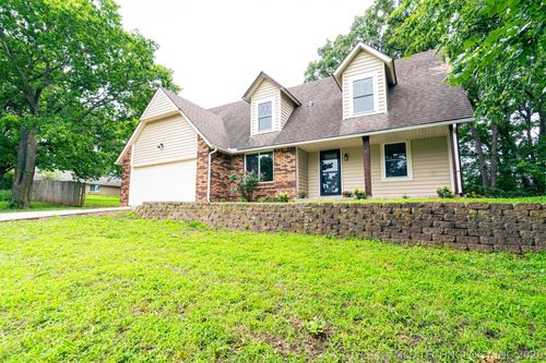 516 11th Ave, Bristow, OK, 74010-1820 | Card Image