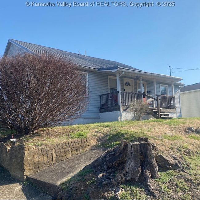 1501 15 Th St, House other with 4 bedrooms, 2 bathrooms and null parking in Nitro WV | Image 4