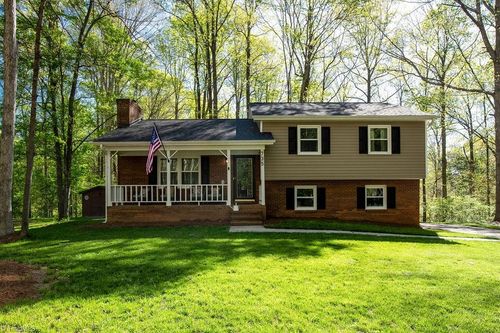 735 Magnum Dr, Winston Salem, NC, 27101-6417 | Card Image