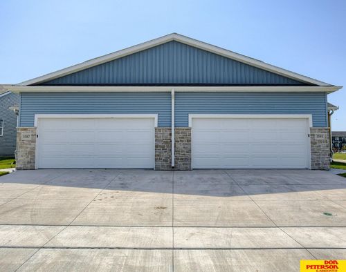 3593 Little Bluestem Rd, Fremont, NE, 68025-8077 | Card Image