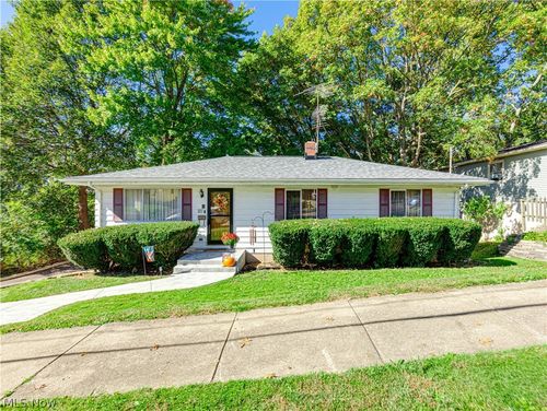548 Gibbs Rd, Akron, OH, 44312-2043 | Card Image