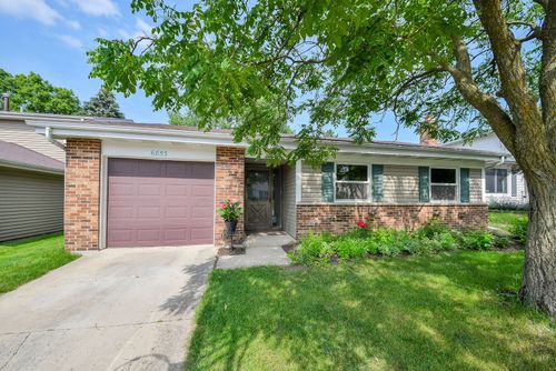 6853 Red Wing Dr, Woodridge, IL, 60517-1846 | Card Image