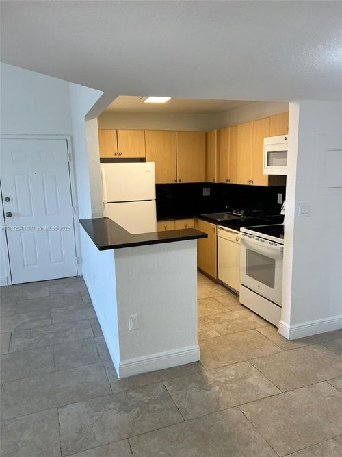 apt-310-7110 Nw 179th St, Hialeah, FL, 33015-5463 | Card Image