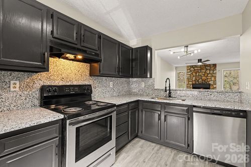 6227 Windsor Gate Ln, Charlotte, NC, 28215-4263 | Card Image