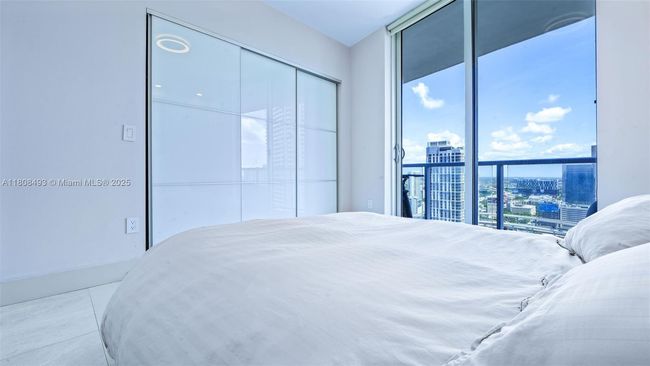 APT-2911 - 185 Sw 7 Th St, Condo with 3 bedrooms, 3 bathrooms and null parking in Miami FL | Image 27