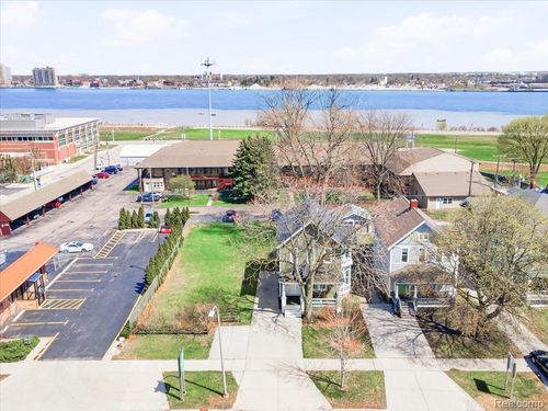 1618 Military St, Port Huron, MI, 48060-5933 | Card Image