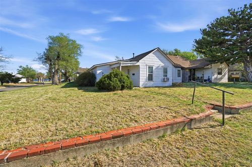 224 Texas St, Woodward, OK, 73801-3451 | Card Image