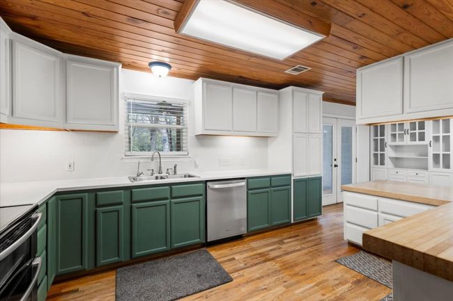 Large Open Kitchen with plenty of cabinets | Image 36