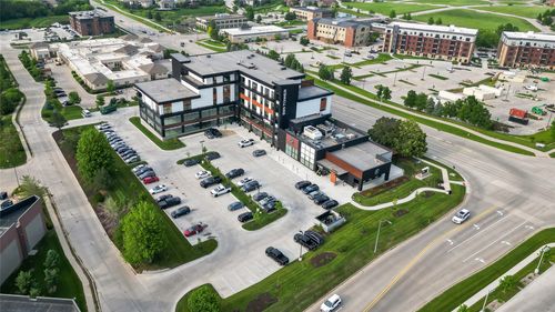 unit-305-595 S 60th St, West Des Moines, IA, 50266-0010 | Card Image