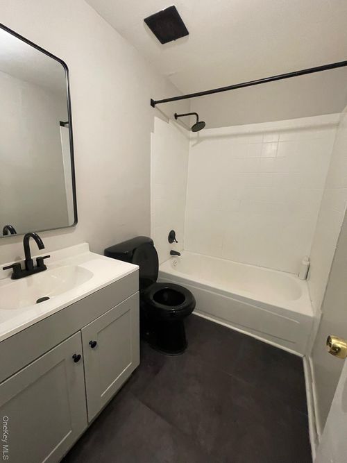 3-w-125 Yonkers Ave, Yonkers, NY, 10701-6179 | Card Image