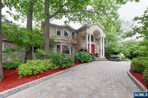 38 Roslyn Ave, Englewood Cliffs, NJ, 07632-3011 | Card Image