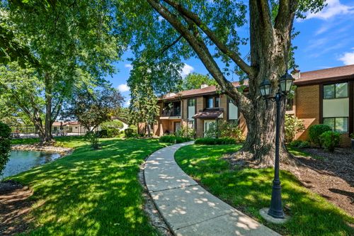 208-2221 Wharf Dr, Woodridge, IL, 60517-4344 | Card Image