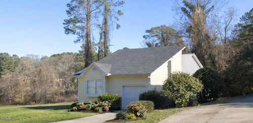 2432 Calvert Dr, Raleigh, NC, 27610-2443 | Card Image