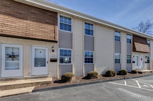 815 Wendevy Ct, Ballwin, MO, 63011-3048 | Card Image