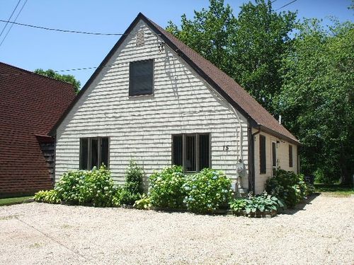 15 Deangelis St, Narragansett, RI, 02882-5518 | Card Image