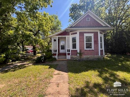 520 N B St, Herington, KS, 67449-1826 | Card Image
