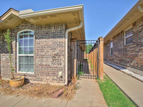 1025 Switzerland Ave, Yukon, OK, 73099-9626 | Card Image