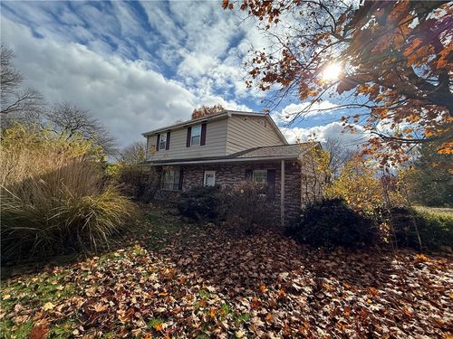 3203 Wallace Dr, New Castle, PA, 16105-4759 | Card Image