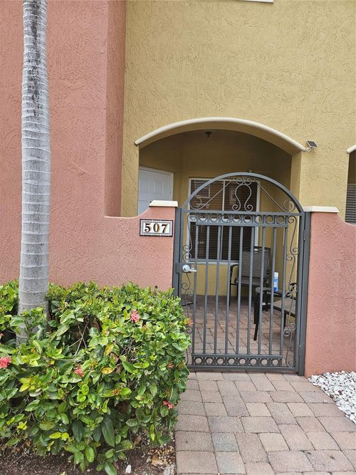 2851 W Prospect Rd, Fort Lauderdale, FL, 33309-2590 | Card Image