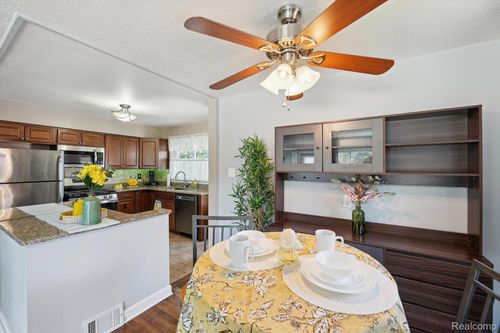 29934 Tamarack Dr, Flat Rock, MI, 48134-2719 | Card Image