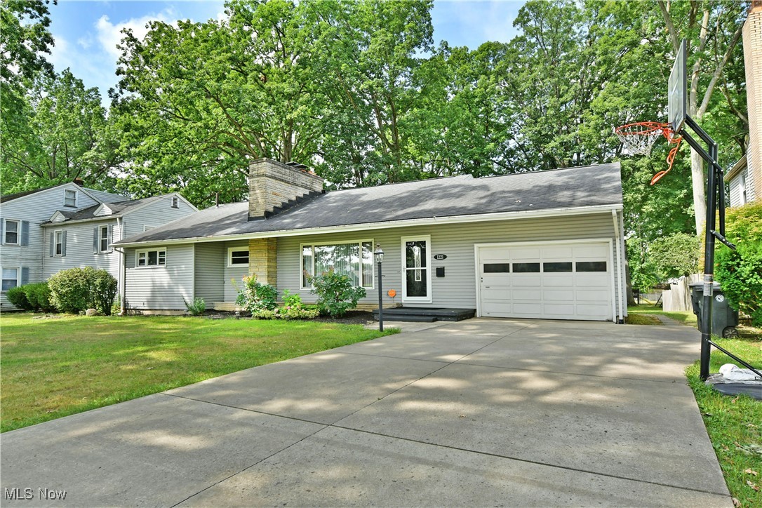 Genesee Ave, Warren, OH 44483