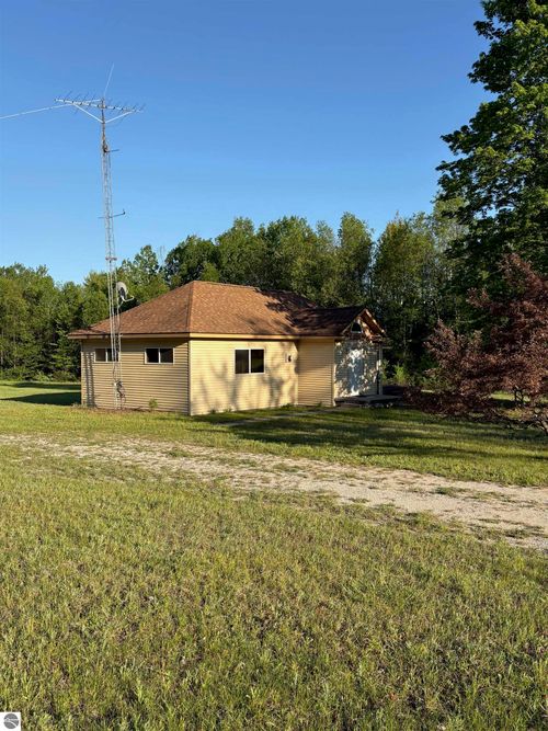 3037 Ballard Rd, Benzonia, MI, 49616-9500 | Card Image