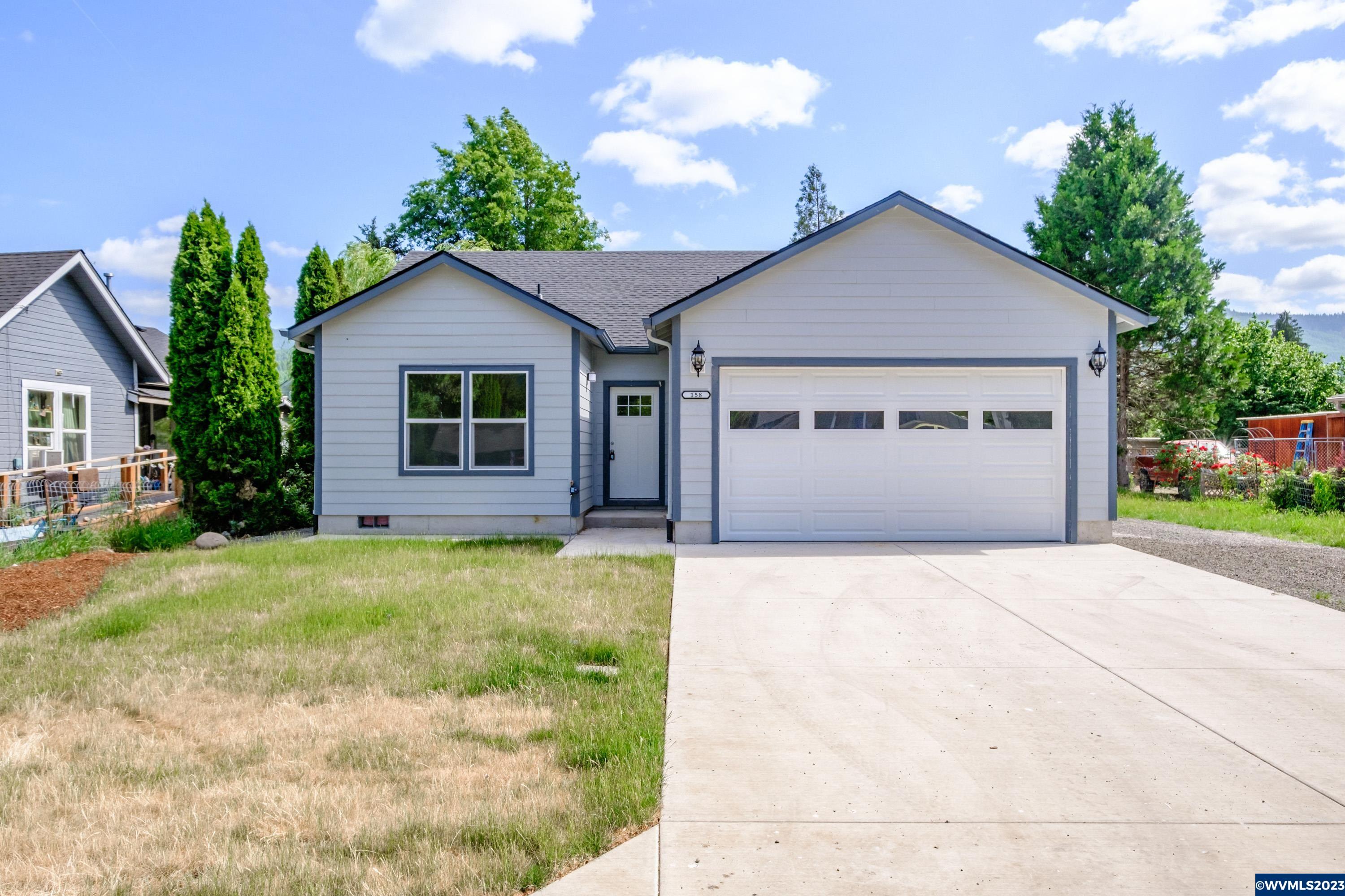 Ivy St, Mill City, OR 97360