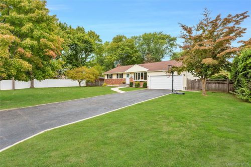 3 Cherrywood Dr, East Northport, NY, 11731-4319 | Card Image