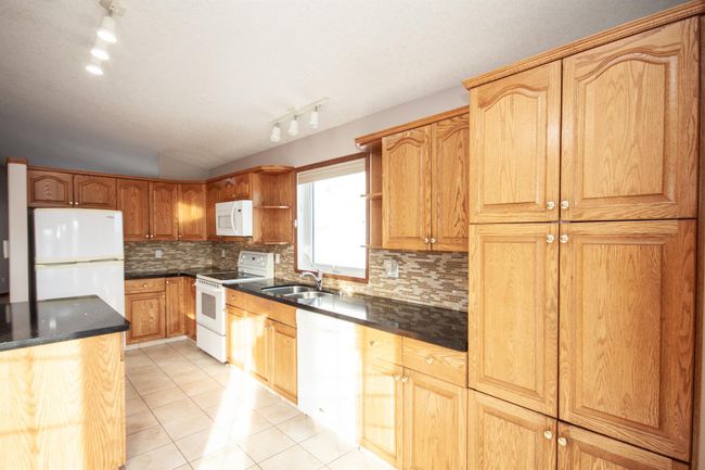 8861 107 Ave, House detached with 6 bedrooms, 3 bathrooms and 2 parking in Grande Prairie AB | Image 7