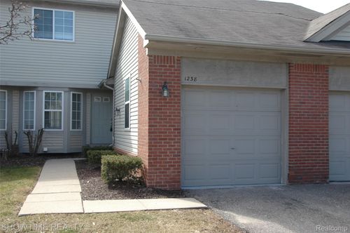 1238 University Dr, Pontiac, MI, 48342-1969 | Card Image