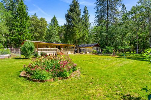521 Boyer Rd, Grants Pass, OR, 97526-9785 | Card Image
