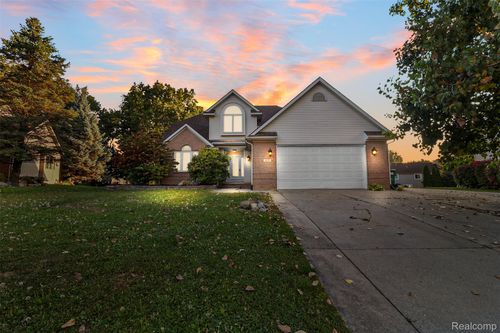 1075 Long Leaf Ct, Brighton, MI, 48116-6718 | Card Image