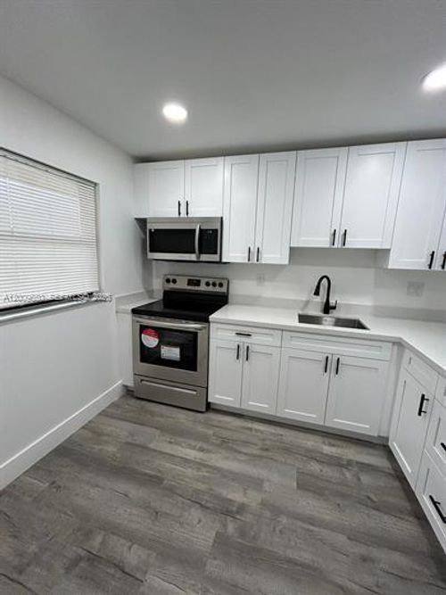 201-8875 Fontainebleau Blvd, Miami, FL, 33172 | Card Image