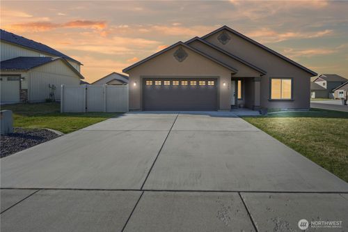 706 7th Ave Ne, Ephrata, WA, 98823-2344 | Card Image