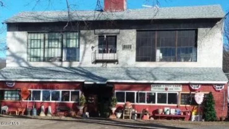 7052 Amsterdam Rd, Glenville, NY 12302-6443