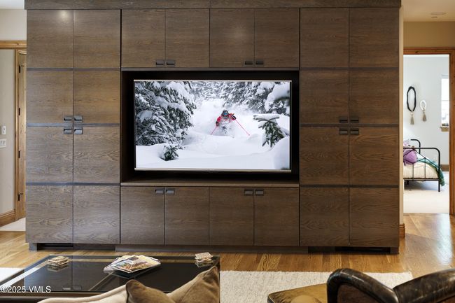 Lower Level Family Room with Full Wet Bar. | Image 36