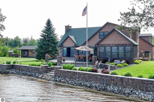 6890 Jessie Dr, Saint Helen, MI, 48656-9375 | Card Image
