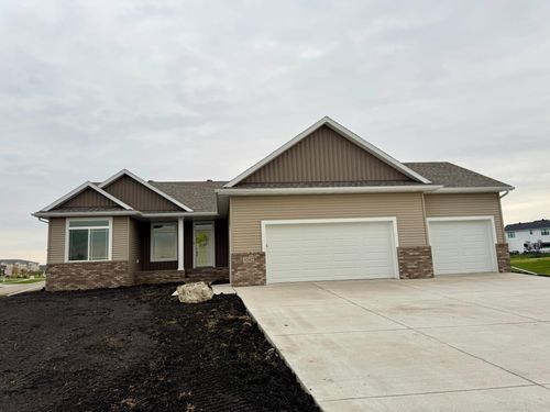 4262 54th Ave S, Fargo, ND, 58104-5800 | Card Image