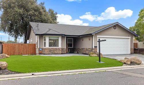 1726 Gwendolyn Ave, Escalon, CA, 95320-1624 | Card Image