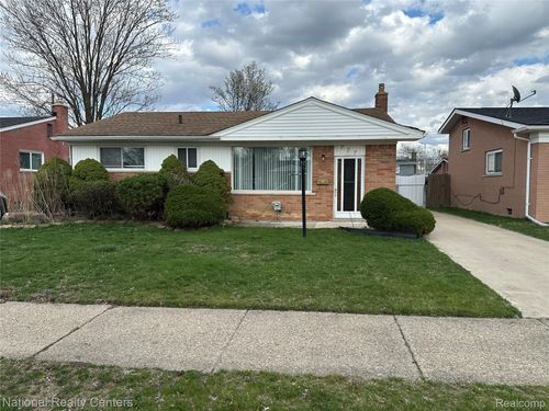 777 Rahn St, Westland, MI, 48186-4825 | Card Image