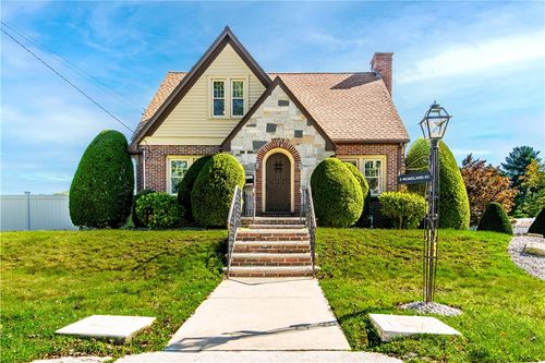 3 Moreland St, Johnston, RI, 02919-3634 | Card Image